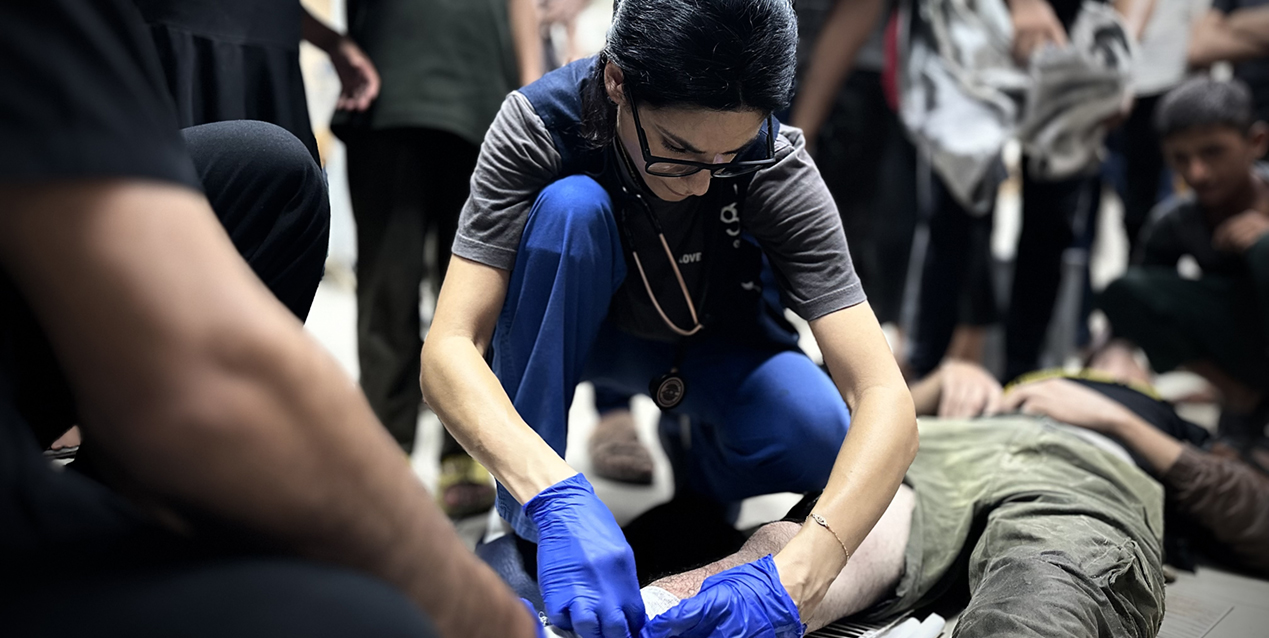 Messages of Solidarity Delivered to the Red Cross